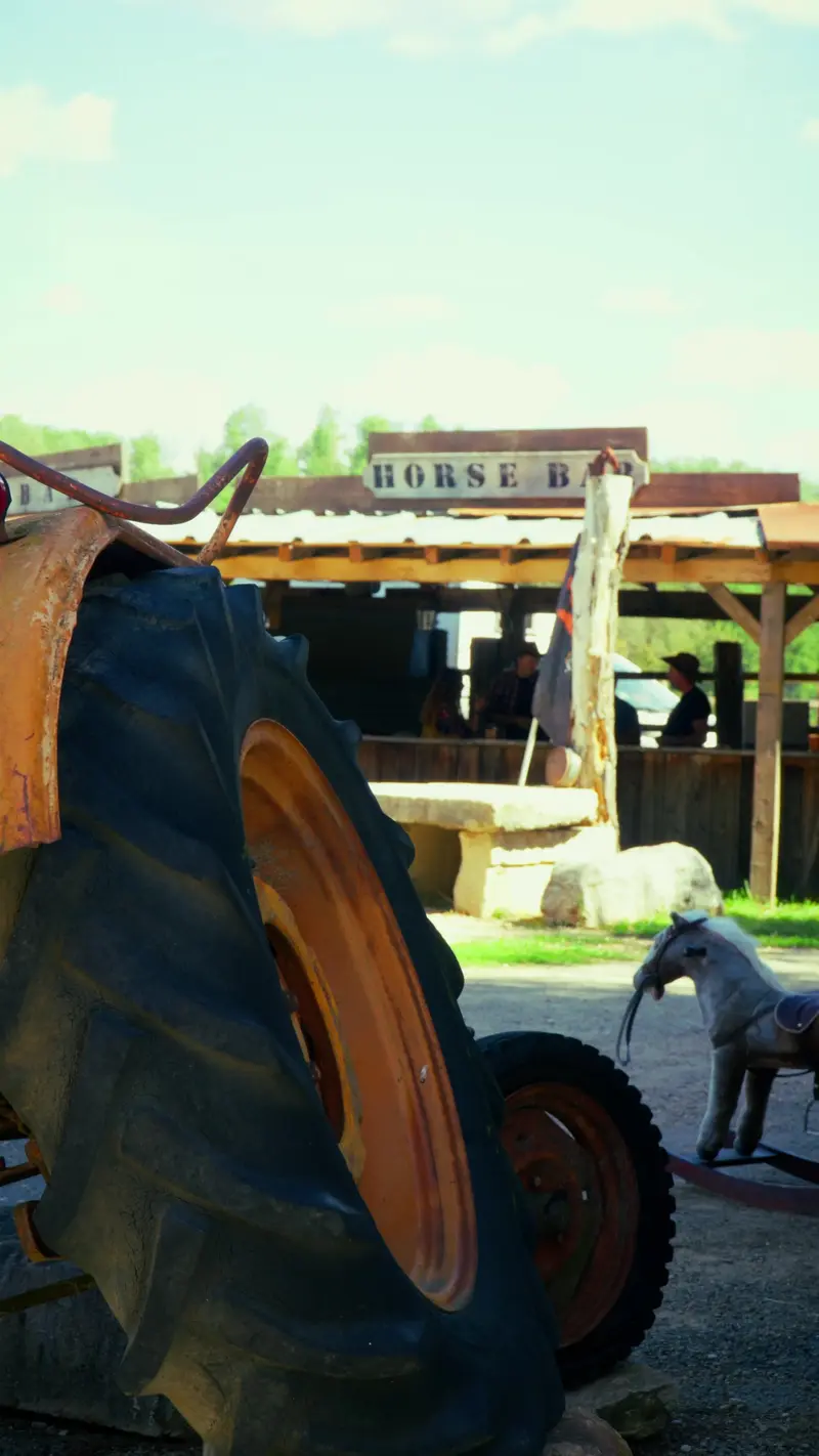 Julinka - Febus King Ranch, réseaux sociaux, réalisation Playfilm